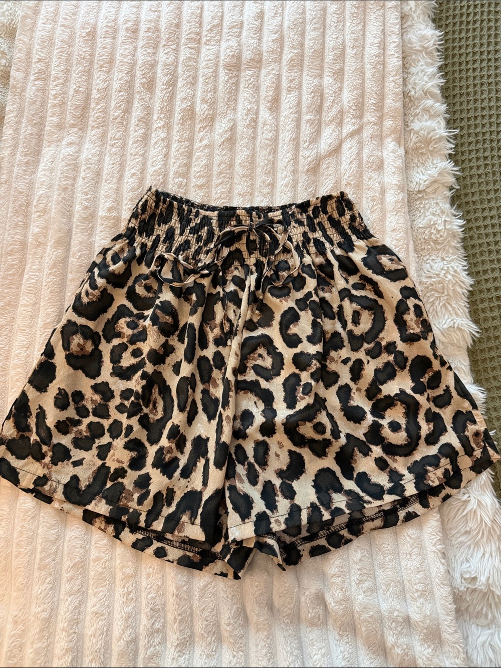 Leopard Print Elastic Waist Women’s Shorts - Tan/Black